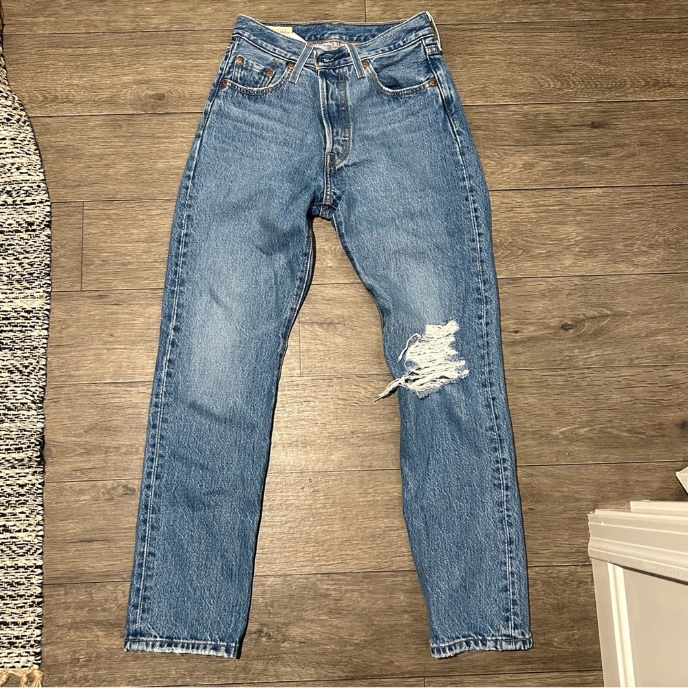 Levi 501s - Ripped Knee